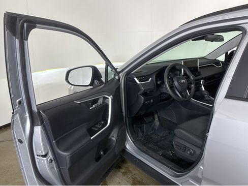 Used 2025 Toyota RAV4 XLE image 2