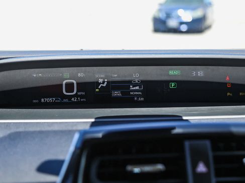 Certified 2020 Toyota Prius LE FWD image 23