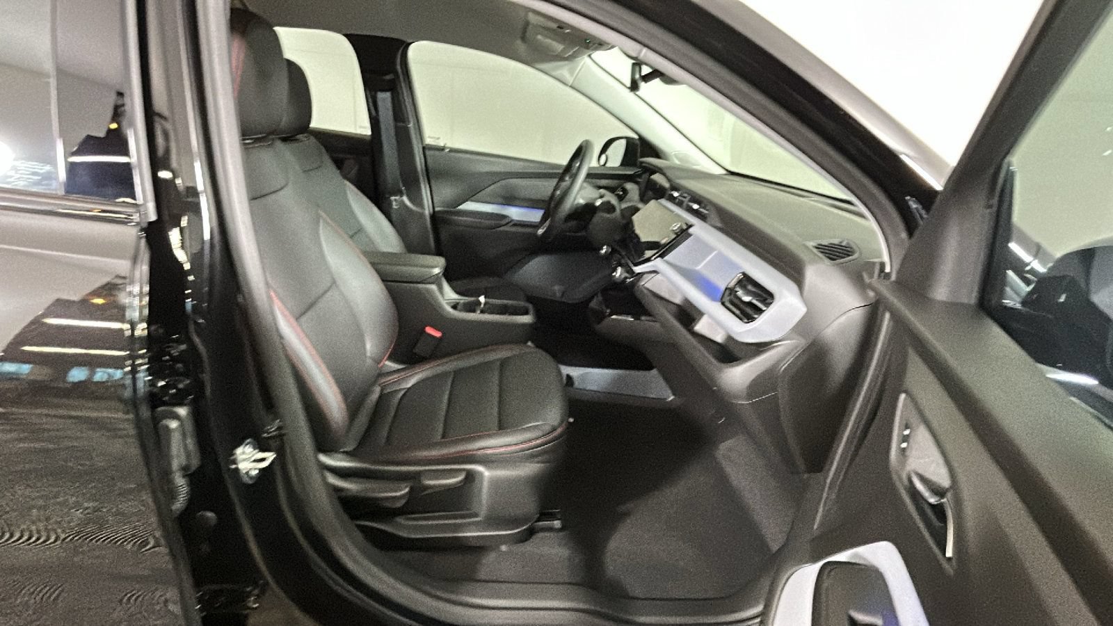 Used 2027 Chevrolet Bolt RS FWD image 35