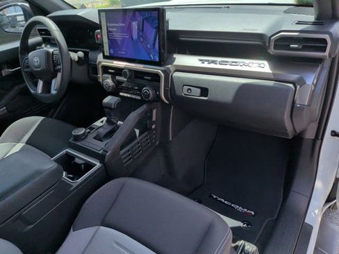 Used 2025 Toyota Tacoma TRD Sport AWD/4WD image 17