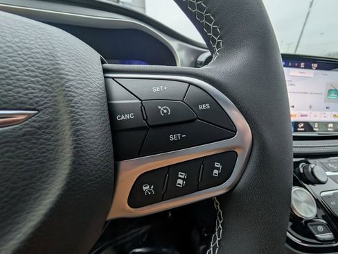 New 2026 Chrysler Pacifica Select image 22