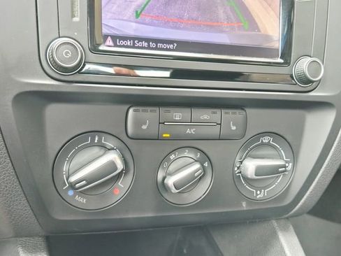Used 2017 Volkswagen Jetta SE FWD image 27