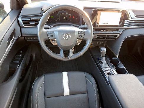 Used 2025 Toyota Camry SE image 11