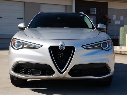 Used 2018 Alfa Romeo Stelvio AWD image 22