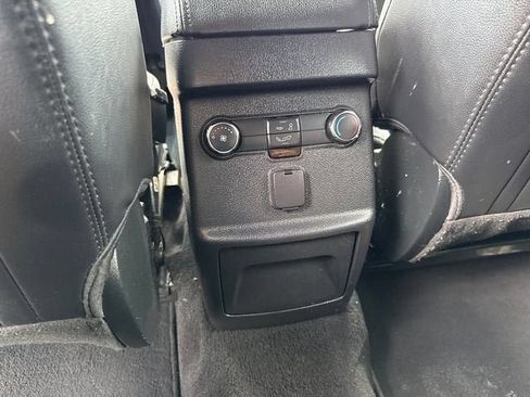 Used 2019 Ford Explorer XLT w/ Equipment Group 202A AWD/4WD image 16