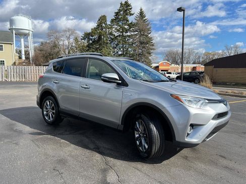 Used 2018 Toyota RAV4 Limited w/ Carpet Mat Package image 10