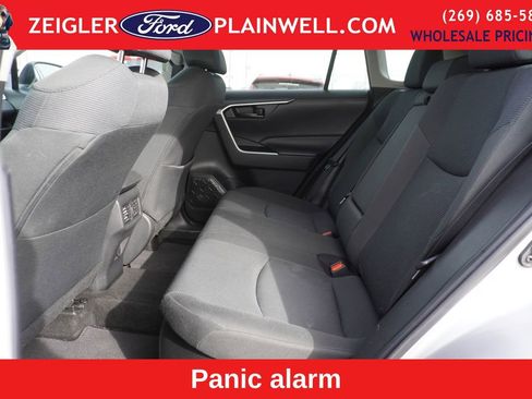 Used 2022 Toyota RAV4 LE image 11