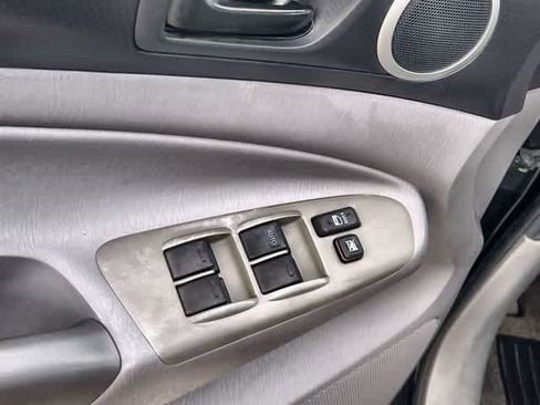 Used 2010 Toyota Tacoma PreRunner image 29