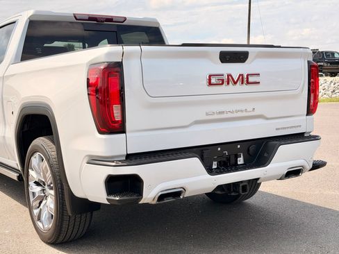 Used 2023 GMC Sierra 1500 Denali AWD/4WD image 4