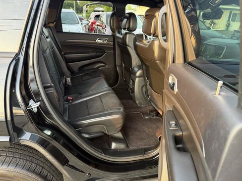 Used 2018 Jeep Grand Cherokee Altitude RWD image 11