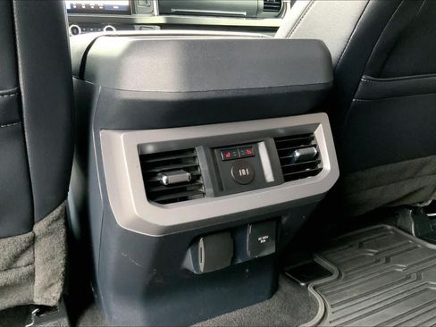 Used 2023 Ford F250 Lariat w/ Lariat Ultimate Package AWD/4WD image 34