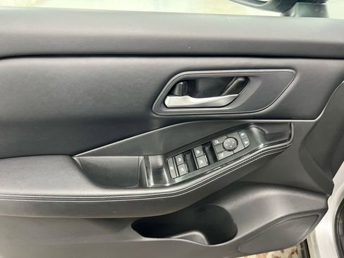 Used 2025 Nissan Rogue SV image 20