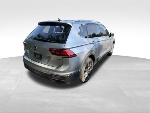 Used 2022 Volkswagen Tiguan SE AWD/4WD image 4