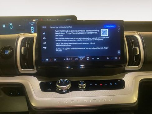 Used 2025 Ford Expedition Active AWD/4WD image 12