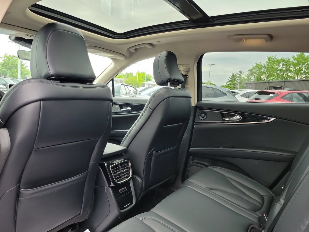 Certified 2023 Lincoln Nautilus Reserve w/ Luxury Package AWD/4WD image 16