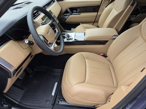 New 2026 Land Rover Range Rover Long Wheelbase SE image 10