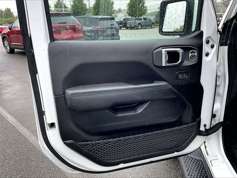 Used 2024 Jeep Wrangler High Altitude AWD/4WD image 9