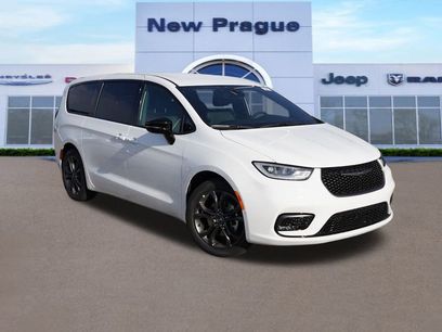 New 2026 Chrysler Pacifica Select