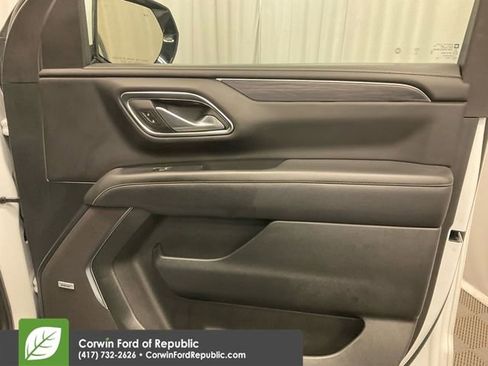 Used 2024 GMC Yukon XL SLT AWD/4WD image 25