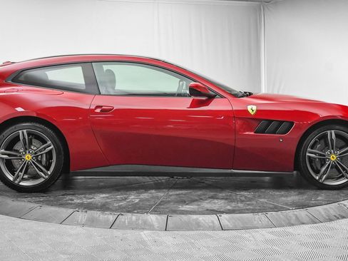 Used 2018 Ferrari GTC4Lusso image 10