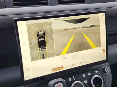 New 2026 Land Rover Defender 110 X-Dynamic SE image 18