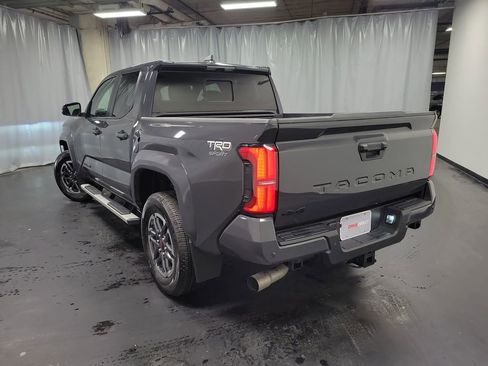 Used 2024 Toyota Tacoma TRD Sport w/ TRD Sport Upgrade Package image 6