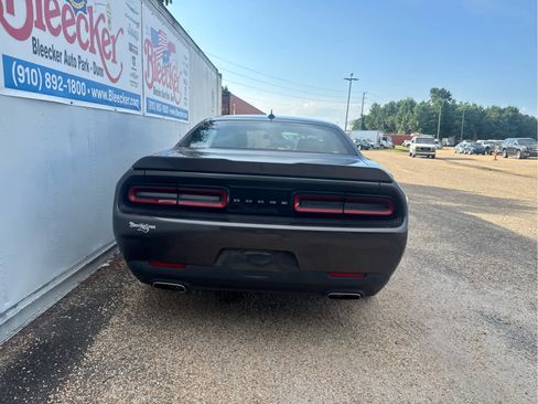 Used 2022 Dodge Challenger SXT w/ Plus Package image 4