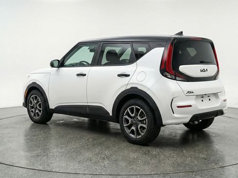 Used 2025 Kia Soul LX w/ LX Technology Package image 6
