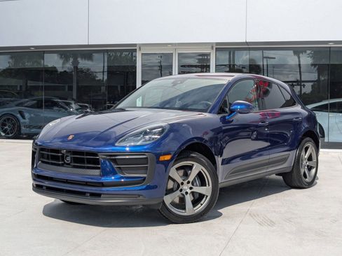 Certified 2025 Porsche Macan image 1