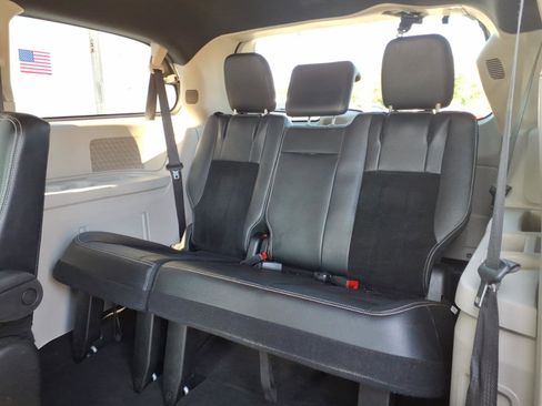 Used 2017 Dodge Grand Caravan SXT FWD image 10