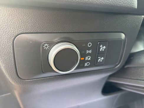 Used 2020 Ford Escape SE image 23