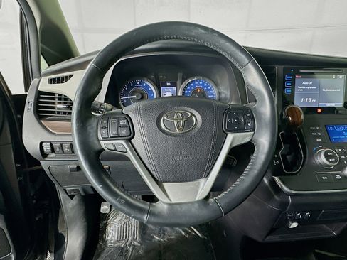 Used 2016 Toyota Sienna Limited FWD image 14