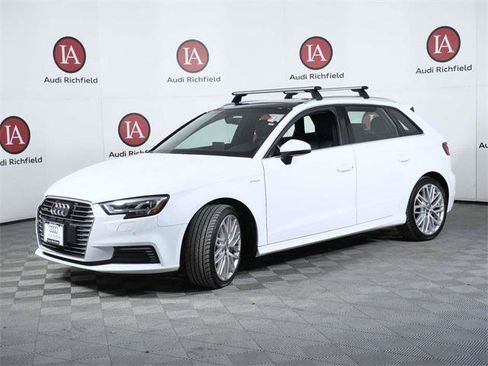Used 2018 Audi A3 e-tron Premium Plus w/ Technology Package image 4
