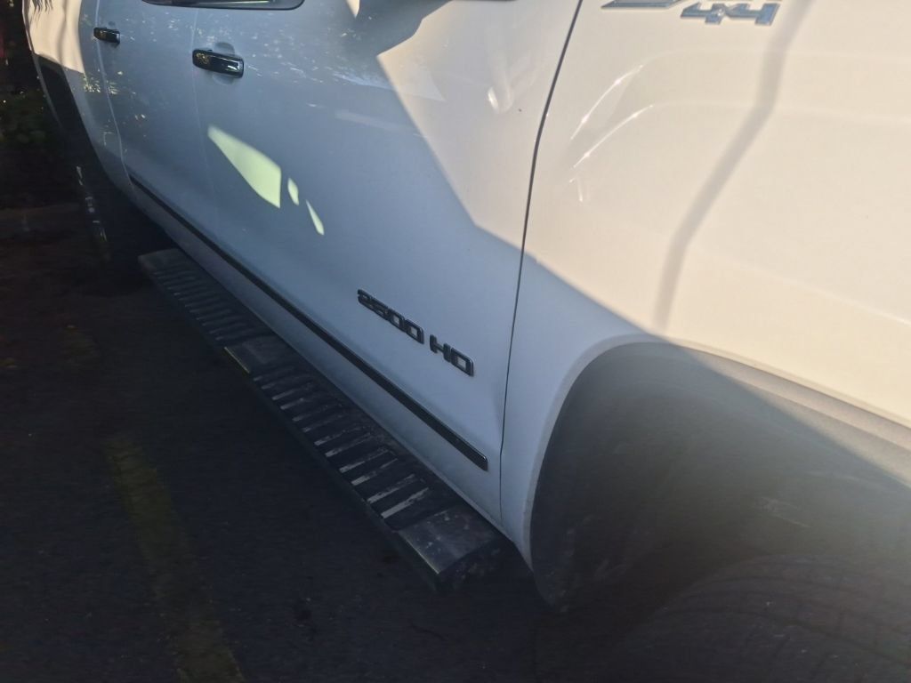 Used 2019 GMC Sierra 2500 SLT w/ Duramax Plus Package AWD/4WD image 30