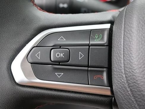 Used 2025 Jeep Compass Trailhawk AWD/4WD image 18