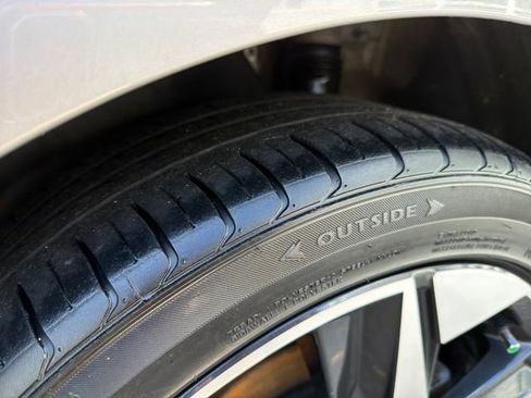 Used 2021 Hyundai Elantra Limited w/ Cargo Package image 29