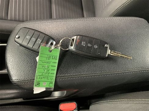 Used 2017 Kia Forte LX w/ LX Popular Package image 12