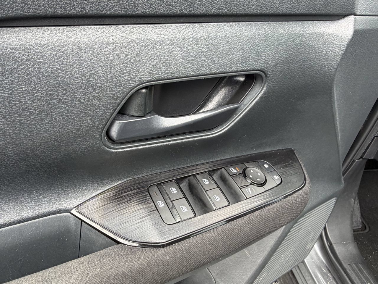 Used 2025 Nissan Kicks S AWD/4WD image 14