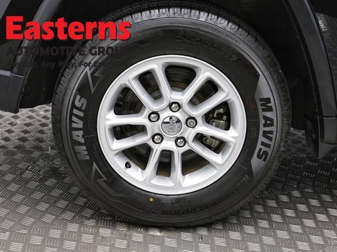 Used 2018 Jeep Grand Cherokee Laredo RWD image 29