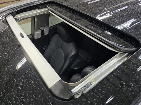 Used 2022 Toyota Highlander Limited image 3