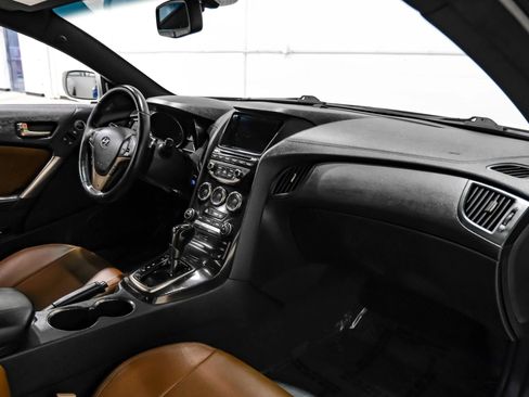 Used 2013 Hyundai Genesis 3.8 RWD image 11