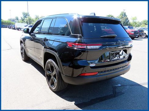 Certified 2024 Jeep Grand Cherokee Altitude AWD/4WD image 5