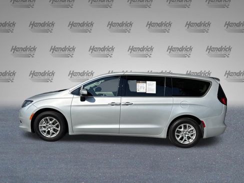 Used 2023 Chrysler Voyager LX FWD image 6