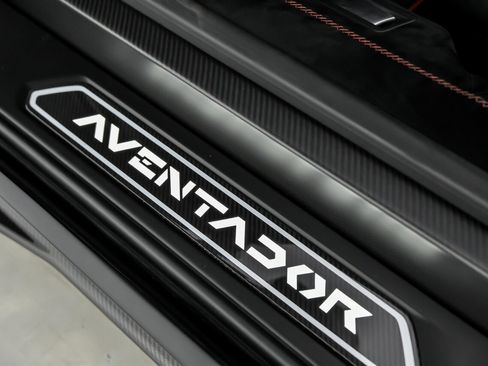 Used 2021 Lamborghini Aventador SVJ image 32