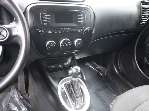 Used 2015 Kia Soul + image 13
