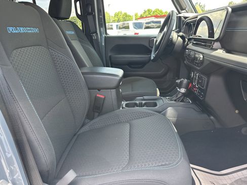 Used 2025 Jeep Wrangler Unlimited Rubicon 4xe w/ Safety Group AWD/4WD image 14