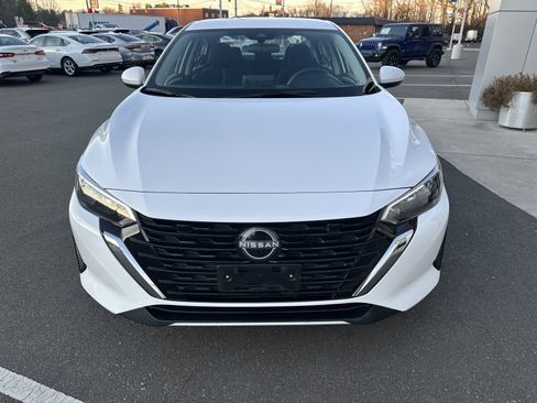 Used 2025 Nissan Sentra SV image 3