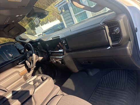 Used 2024 Chevrolet Silverado 2500 LT image 9