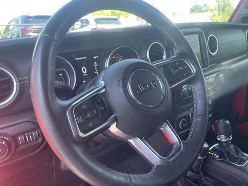 Used 2018 Jeep Wrangler Unlimited Sahara AWD/4WD image 17