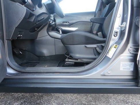 Used 2018 Nissan Kicks SV FWD image 11